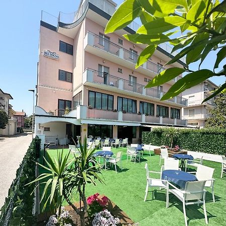 Hotel Bel Sogno Римини Екстериор снимка