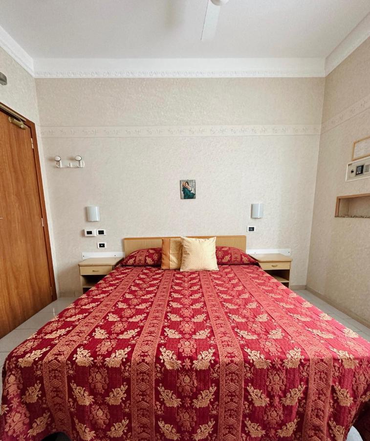 Hotel Bel Sogno Римини Екстериор снимка
