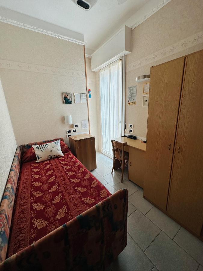 Hotel Bel Sogno Римини Екстериор снимка