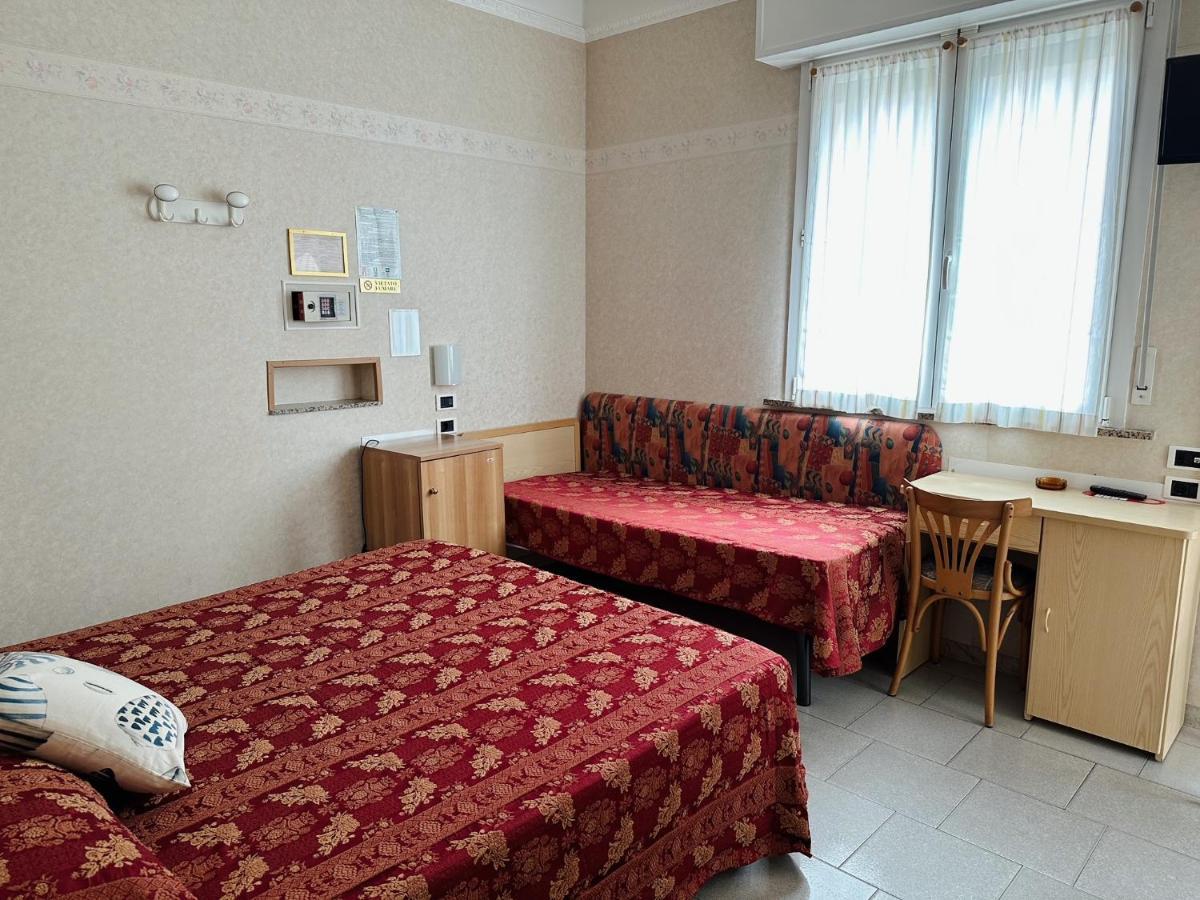 Hotel Bel Sogno Римини Екстериор снимка