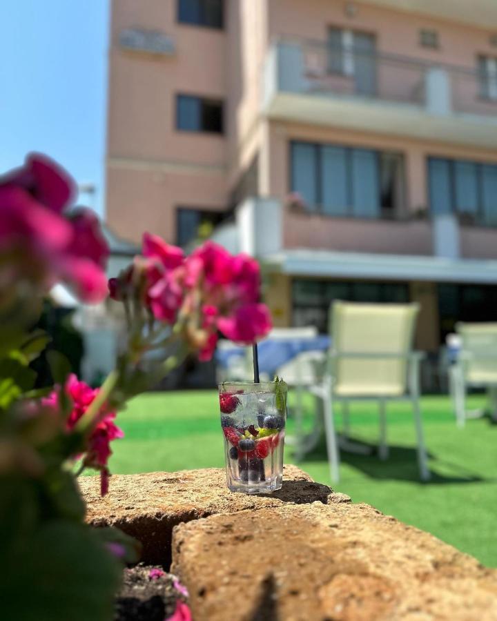 Hotel Bel Sogno Римини Екстериор снимка