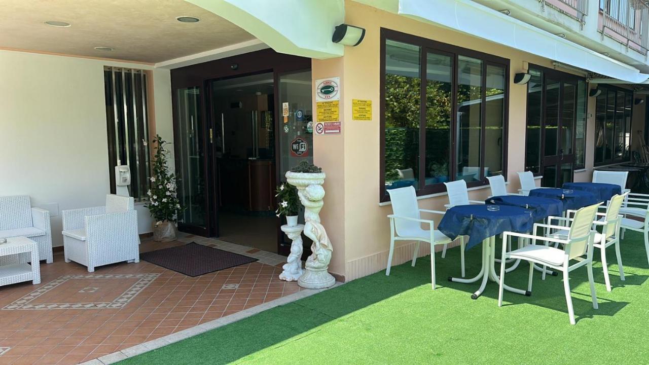 Hotel Bel Sogno Римини Екстериор снимка