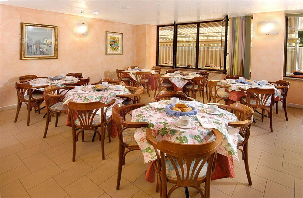 Hotel Bel Sogno Римини Екстериор снимка