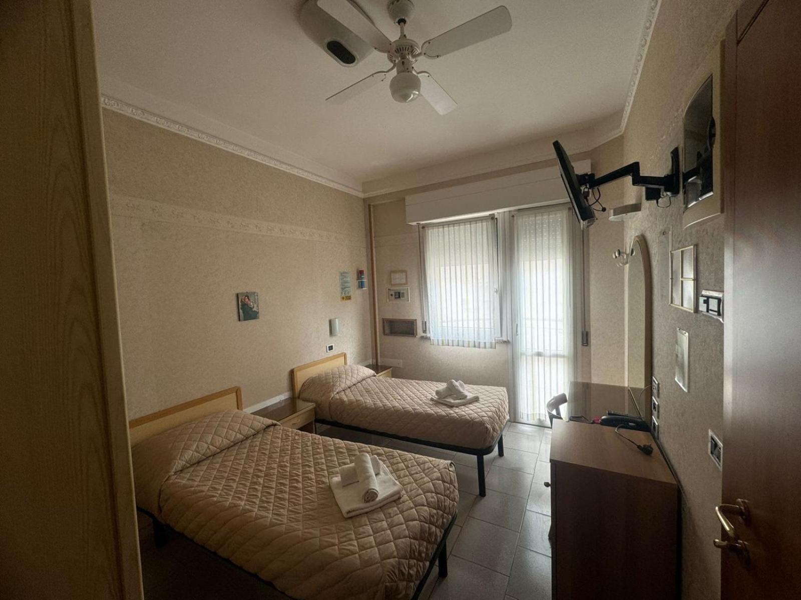 Hotel Bel Sogno Римини Екстериор снимка