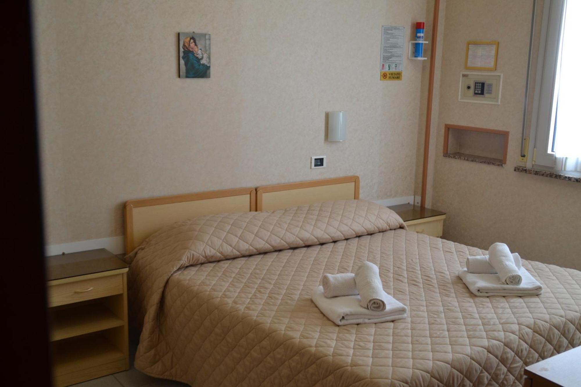 Hotel Bel Sogno Римини Екстериор снимка