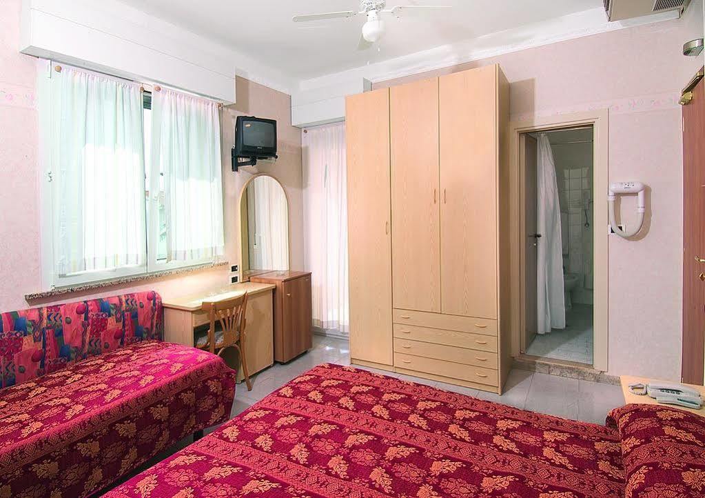 Hotel Bel Sogno Римини Екстериор снимка