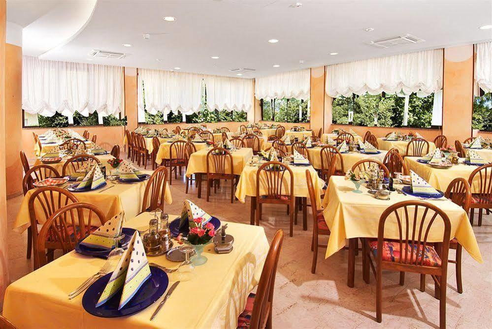 Hotel Bel Sogno Римини Екстериор снимка